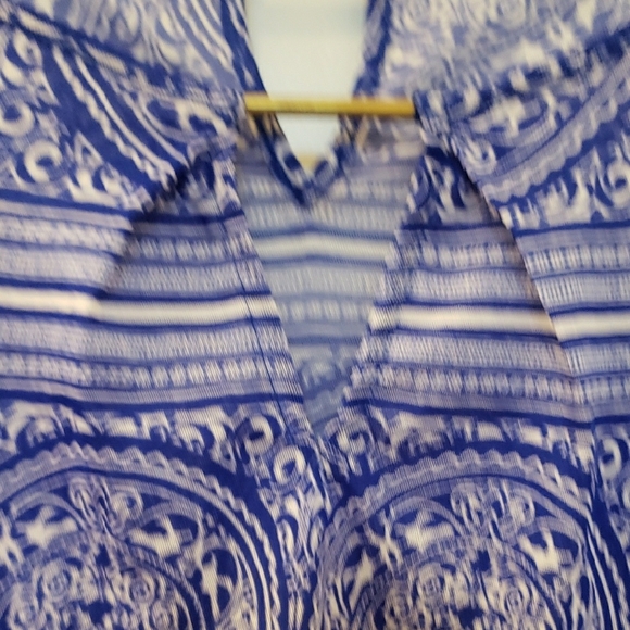The Limited Blue 3/4 Sleeve Blouse with Geometric Pattern - Picture 3 of 4